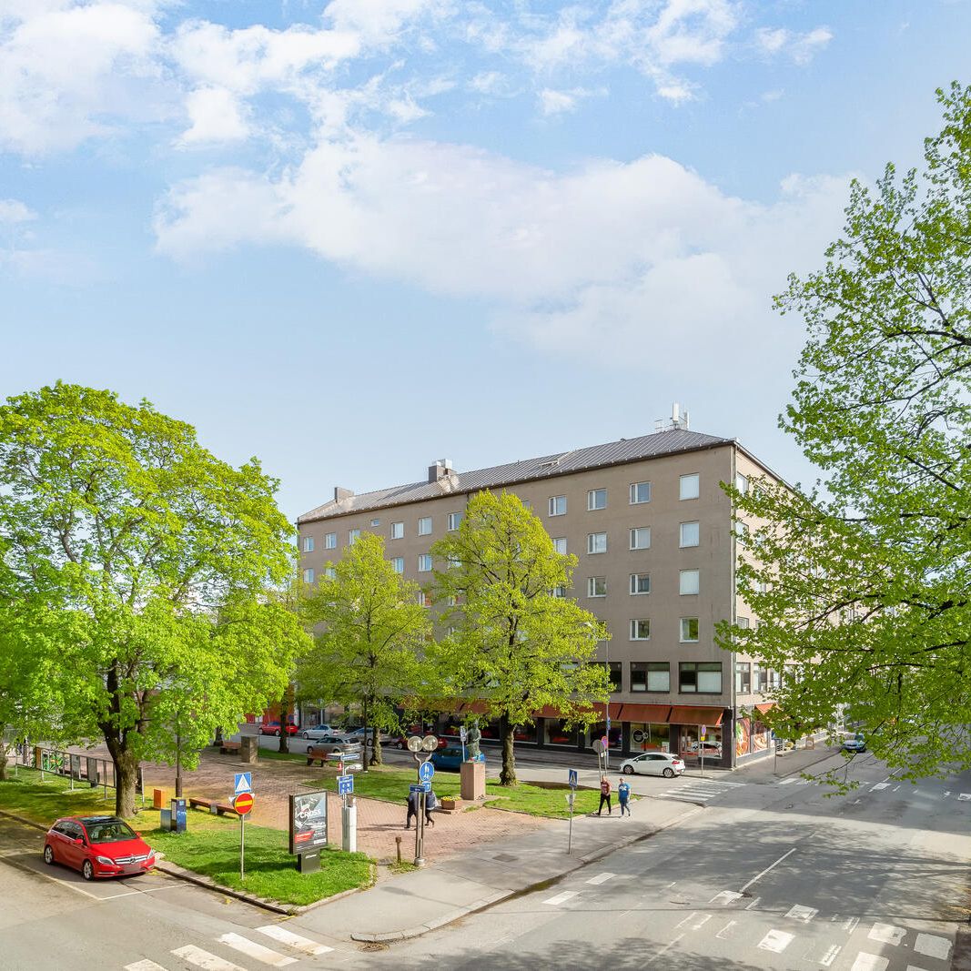 Porin Antinkatu 14 asuntokohteen julkisivua.