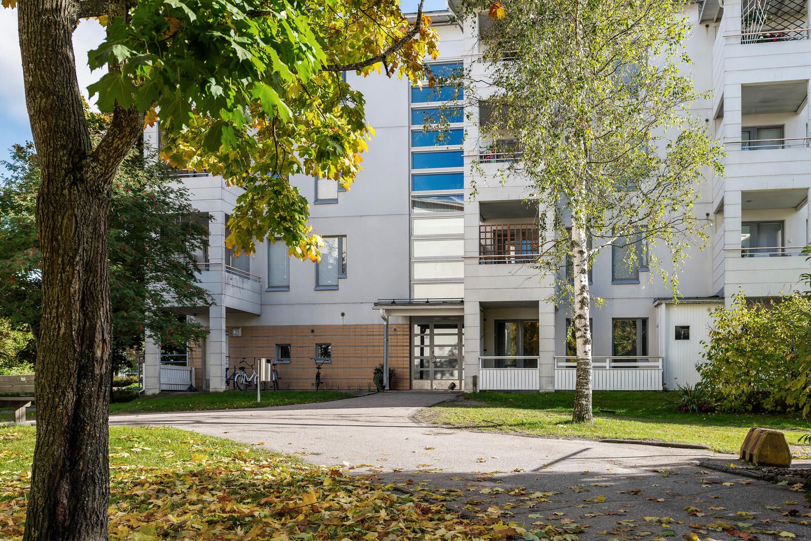 Sahankaari 1-3 julkisivukuva pihan puolelta.