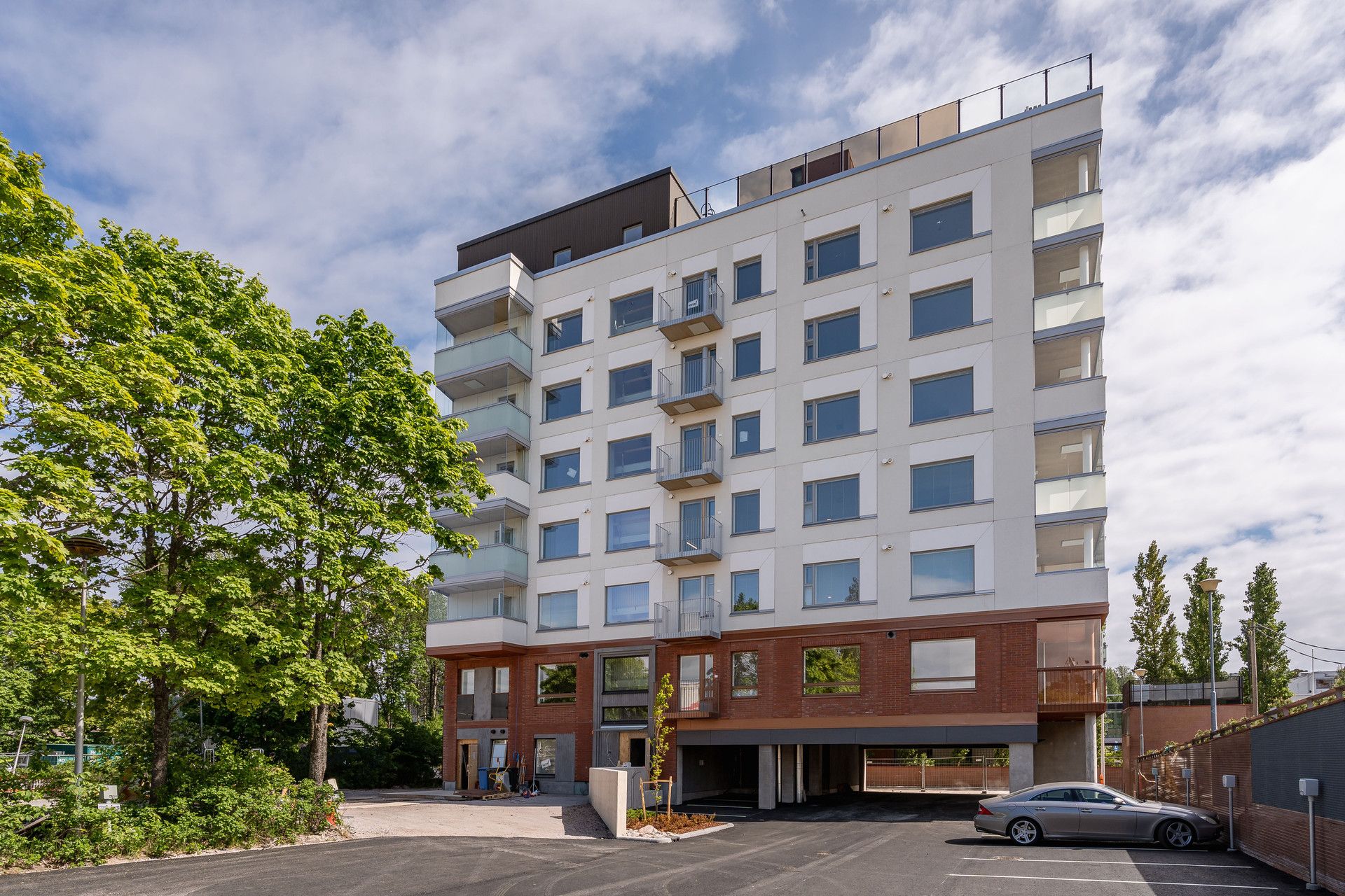 Ulkokuva Kivenlahden Kuohun asuntokohteesta.